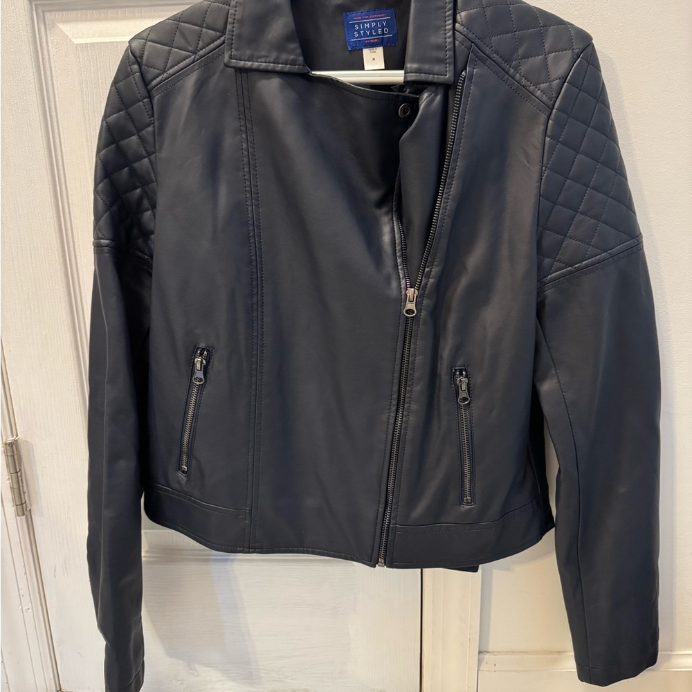 Simply Styled Black Leather Motorcycle Jacket